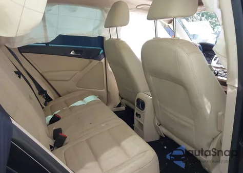 2011 Volkswagen Tiguan Sel z USA, uszkodzony, nr VIN WVGBV7AX7BW557398